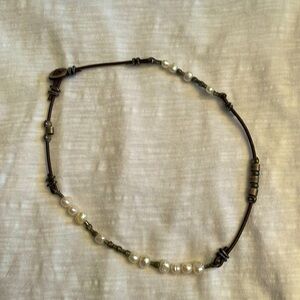 VINTAGE Sterling silver, leather & freshwater pearl necklace 18 in. N1063